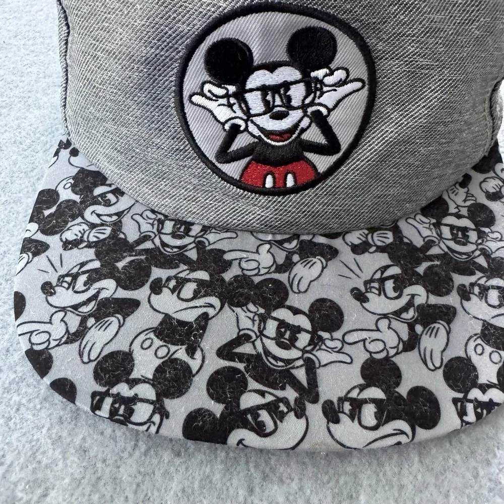 Disney Parks Hat Cap Snap Back Gray Mickey Mouse Glasses Graphic One Size